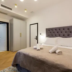 https://litore-luxury-rooms-maestral.splithotels.org